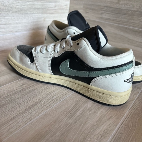 Nike Air Jordan 1 Low Jade Smoke Green White Sail DC0774-001 - Picture 8 of 13